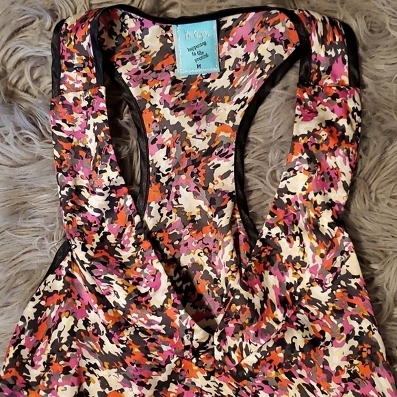H.i.p flowered silk tank top.  Size M - Picture 2 of 4